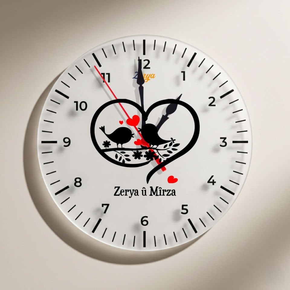 Sevgililere ve İsme Özel Kalp ve Kuş Tasarımlı İsme Özel Duvar Saati