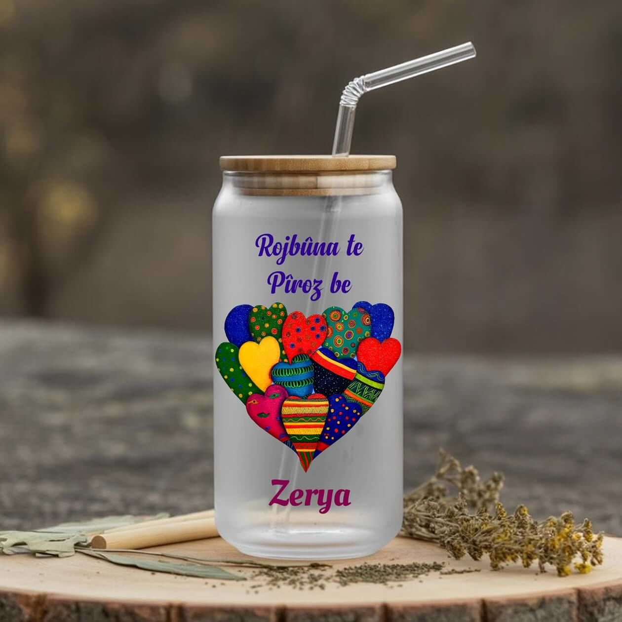 İsme Özel Kürtçe Doğum Günü Tasarımlı Pipetli Su Süt Meyve Suyu Cam Suluk - Rojbûna Te Piroz Be Suluk (600 ml)