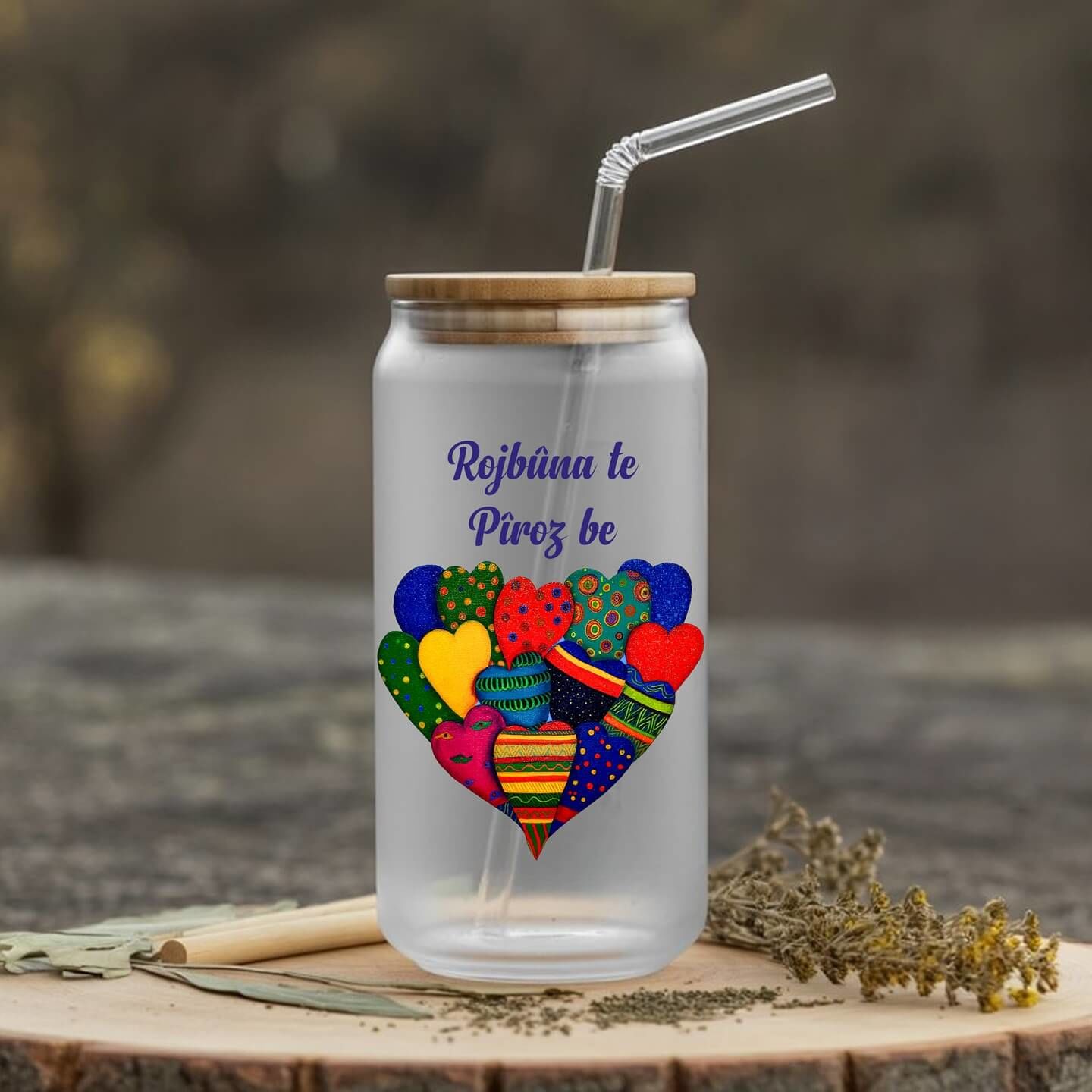 Kürtçe Doğum Günü Tasarımlı Pipetli Su Süt Meyve Suyu Cam Suluk - Rojbûna Te Piroz Be Suluk (600 ml)