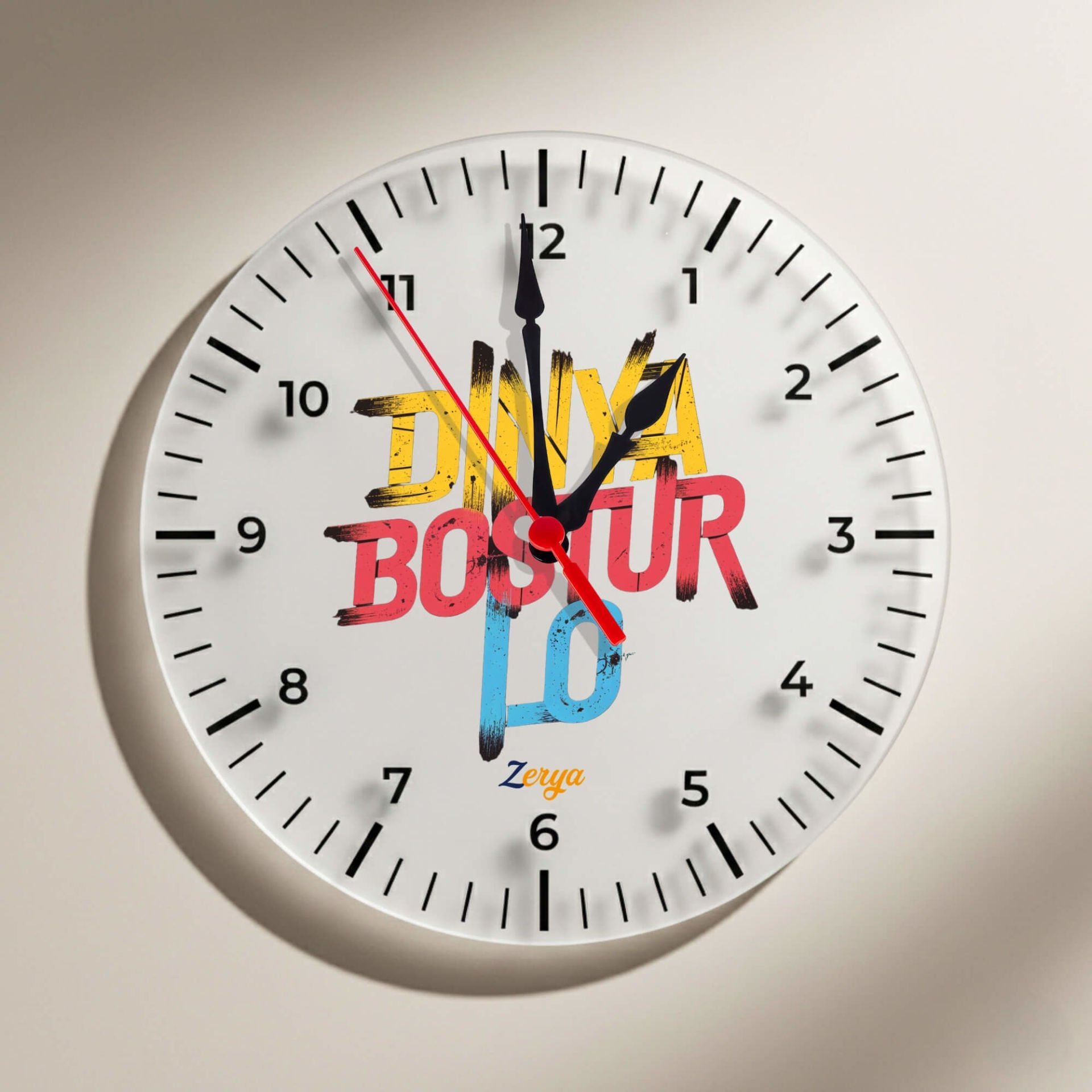 Dinya Boştur Lo Yazılı Duvar Saati