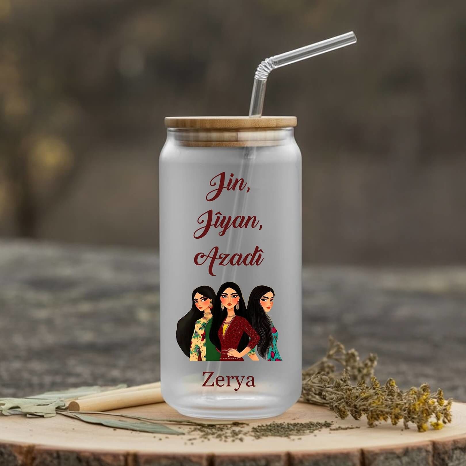 İsme Özel Jin Jiyan Azadi Tasarımlı Pipetli Su Süt Meyve Suyu Cam Suluk - Jin Jiyan Azadi Suluğu (600 ml)