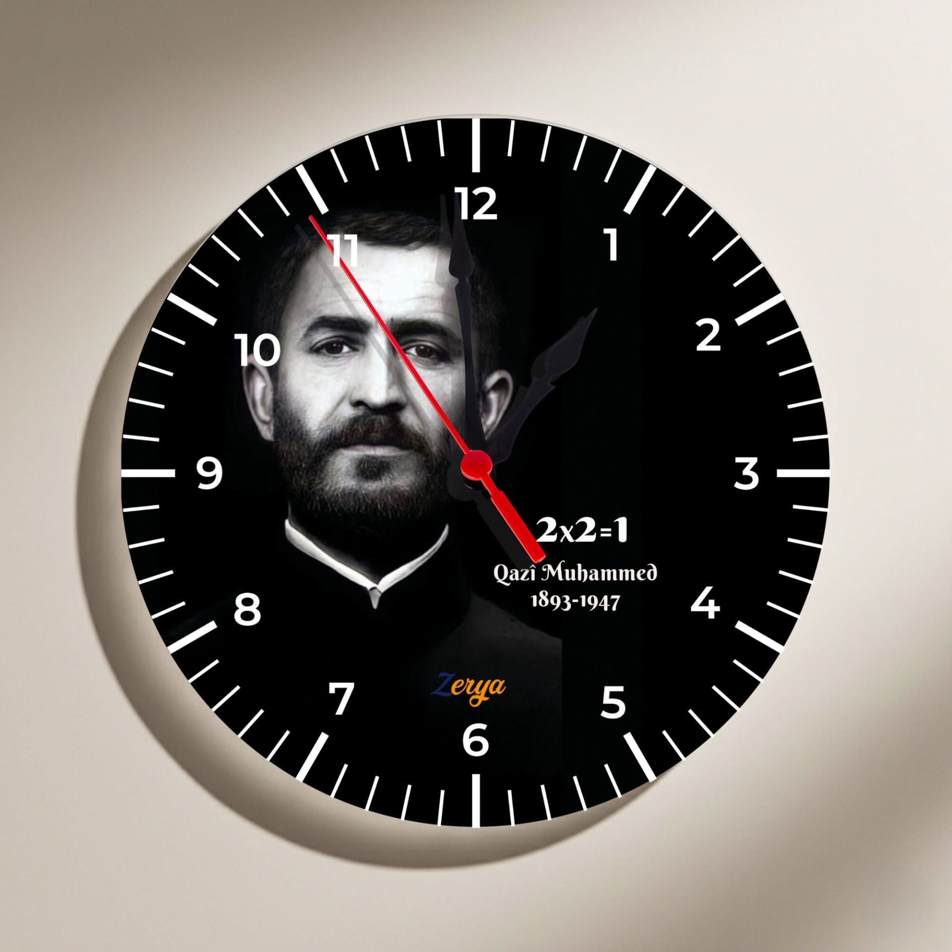 Qazi Muhammed Siyah Renk Tasarımlı Duvar Saati