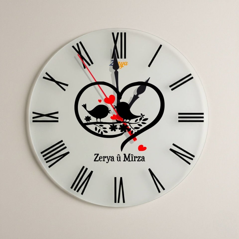 Sevgililere ve İsme Özel Kalp ve Kuş Tasarımlı Roma Rakamlı Duvar Saati