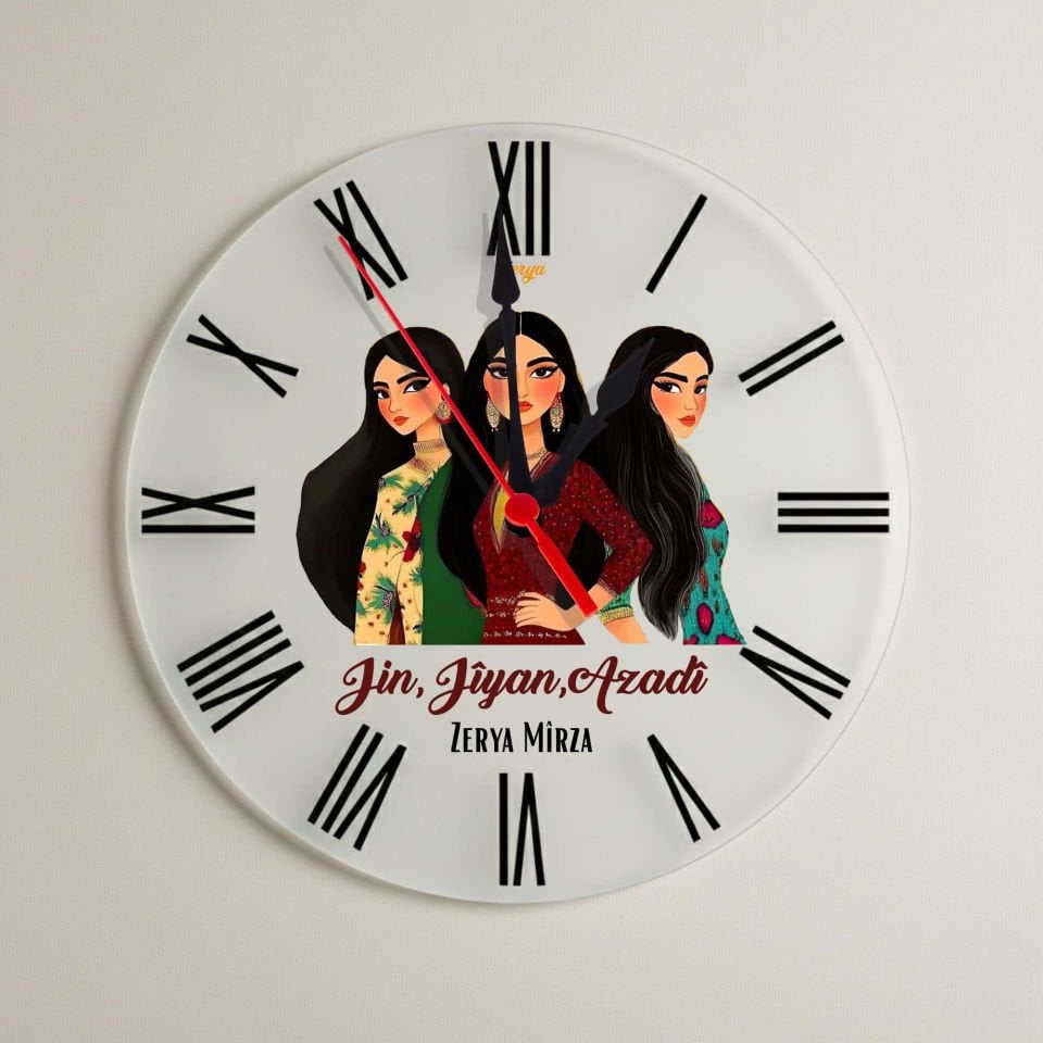 İsme Özel Jin Jiyan Azadi Kadın Motifli Roma Rakamlı Duvar Saati
