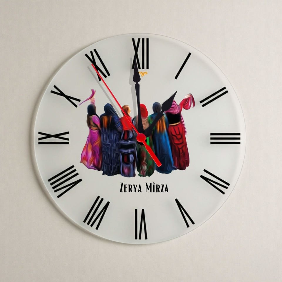 İsme Özel Halay Çeken Kürt Kadınları Tasarımlı Roma Rakamlı Duvar Saati