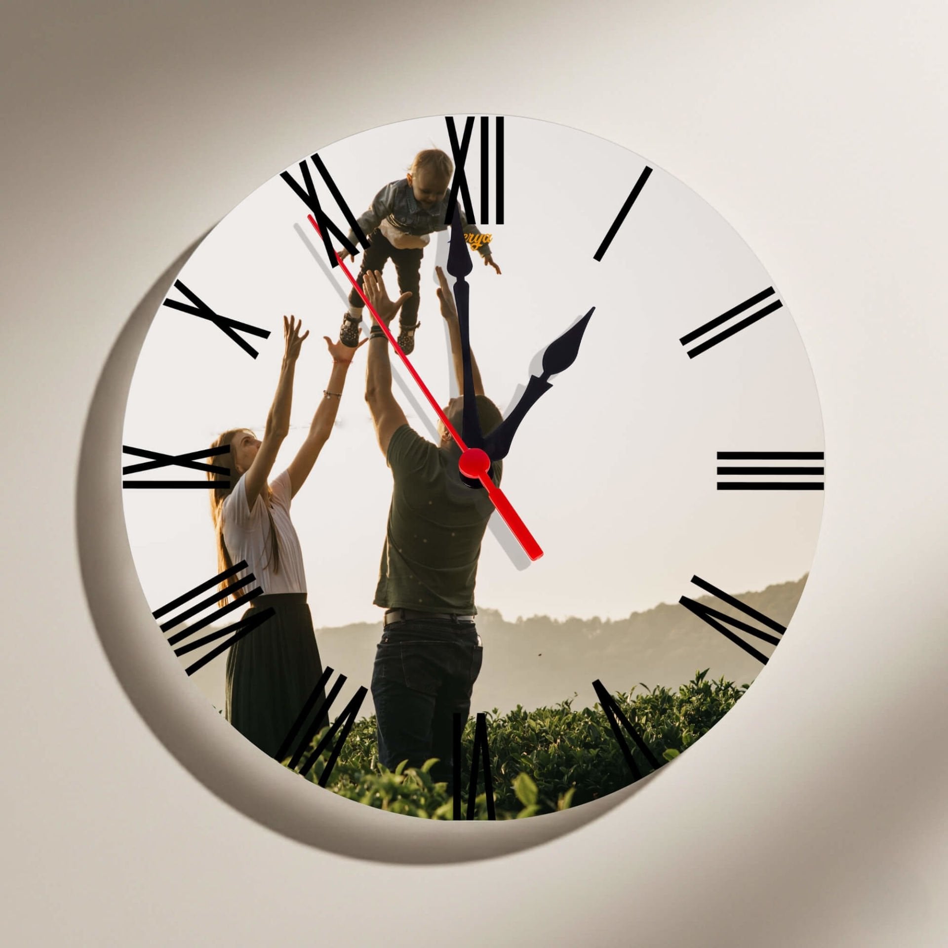 Kişiye Özel Resim Bastırmalı ve Roma Rakamlı Duvar Saati