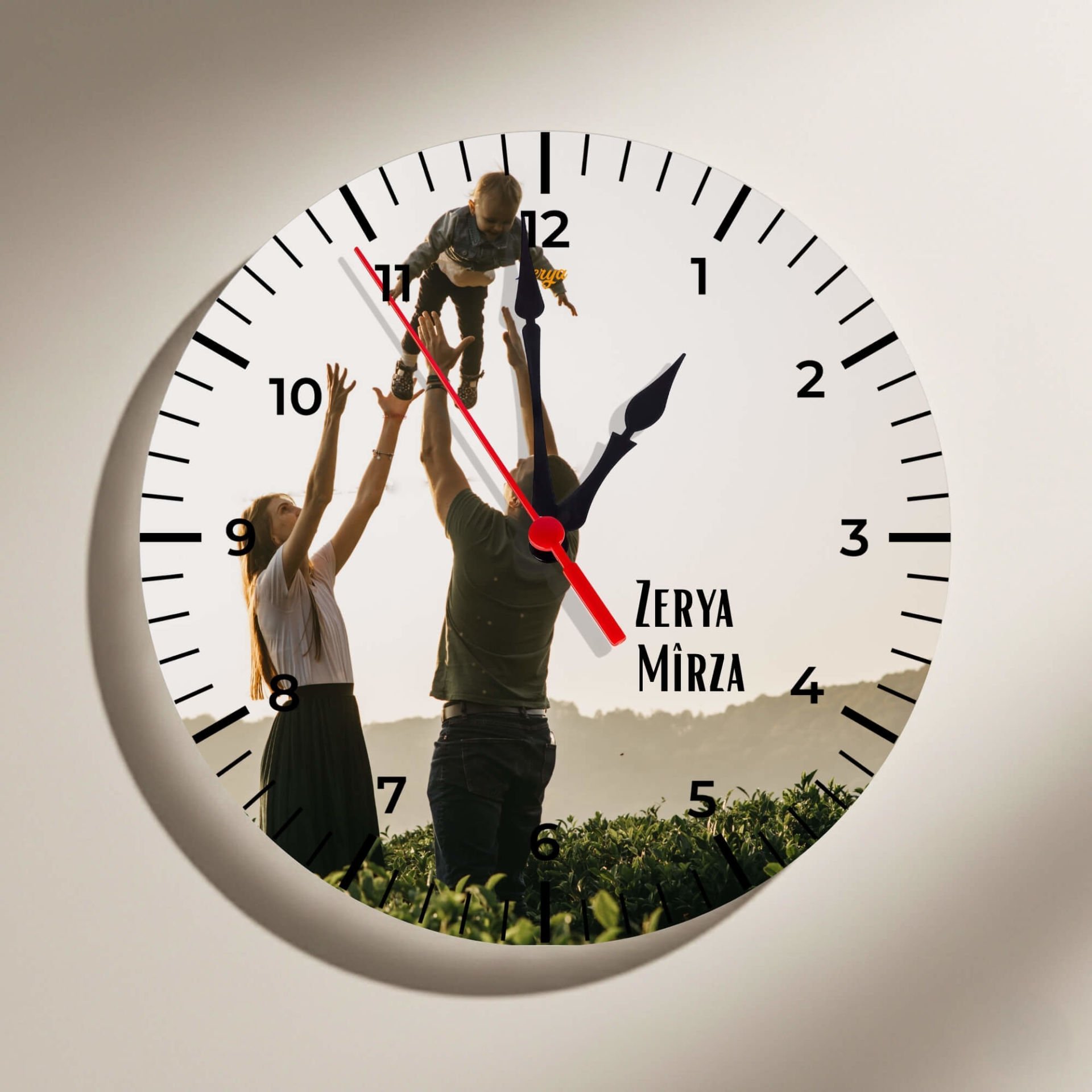 Kişiye ve İsme Özel Resim Bastırmalı ve İsme Özel Duvar Saati