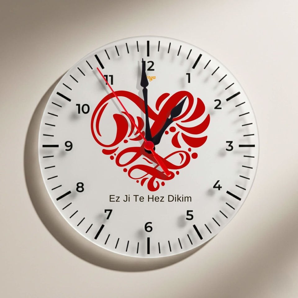 Kürtçe Ez Ji Te Hez Dikim Kalpli Tasarımlı Duvar Saati