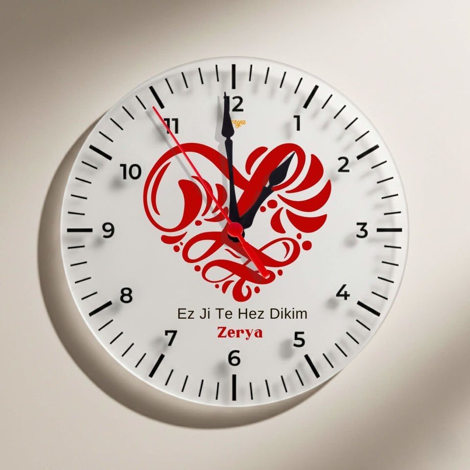 İsme Özel Kürtçe Ez Ji Te Hez Dikim Kalpli Tasarımlı Duvar Saati