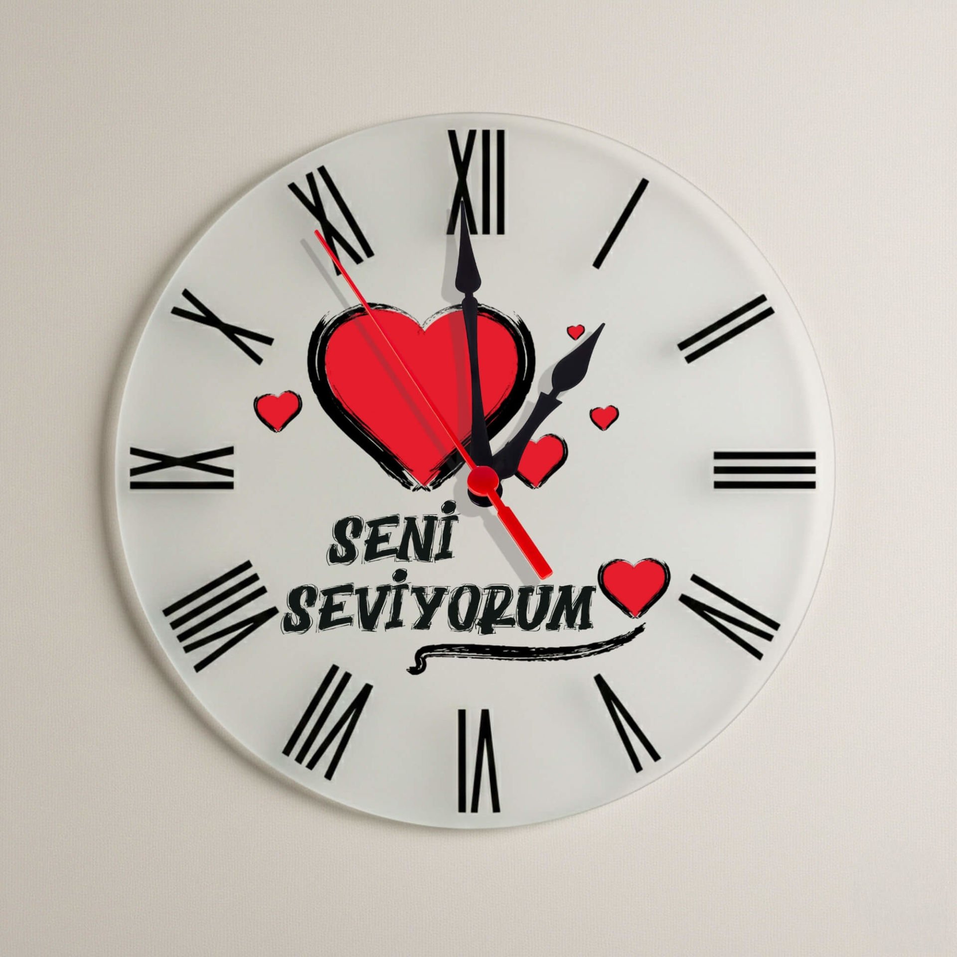 Seni Seviyorum Yazılı Kalpli Roma Rakamlı Duvar Saati