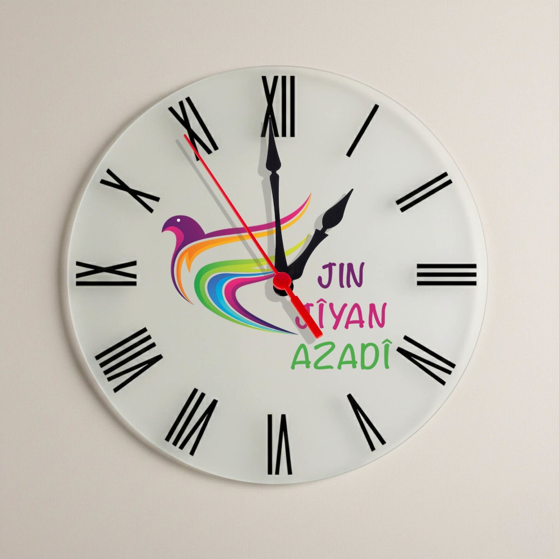 Jin Jiyan Azadi Güvercin Tasarımlı Roma Rakamlı Duvar Saati