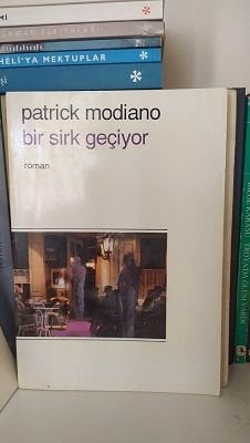 Bir Sirk Geçiyor
