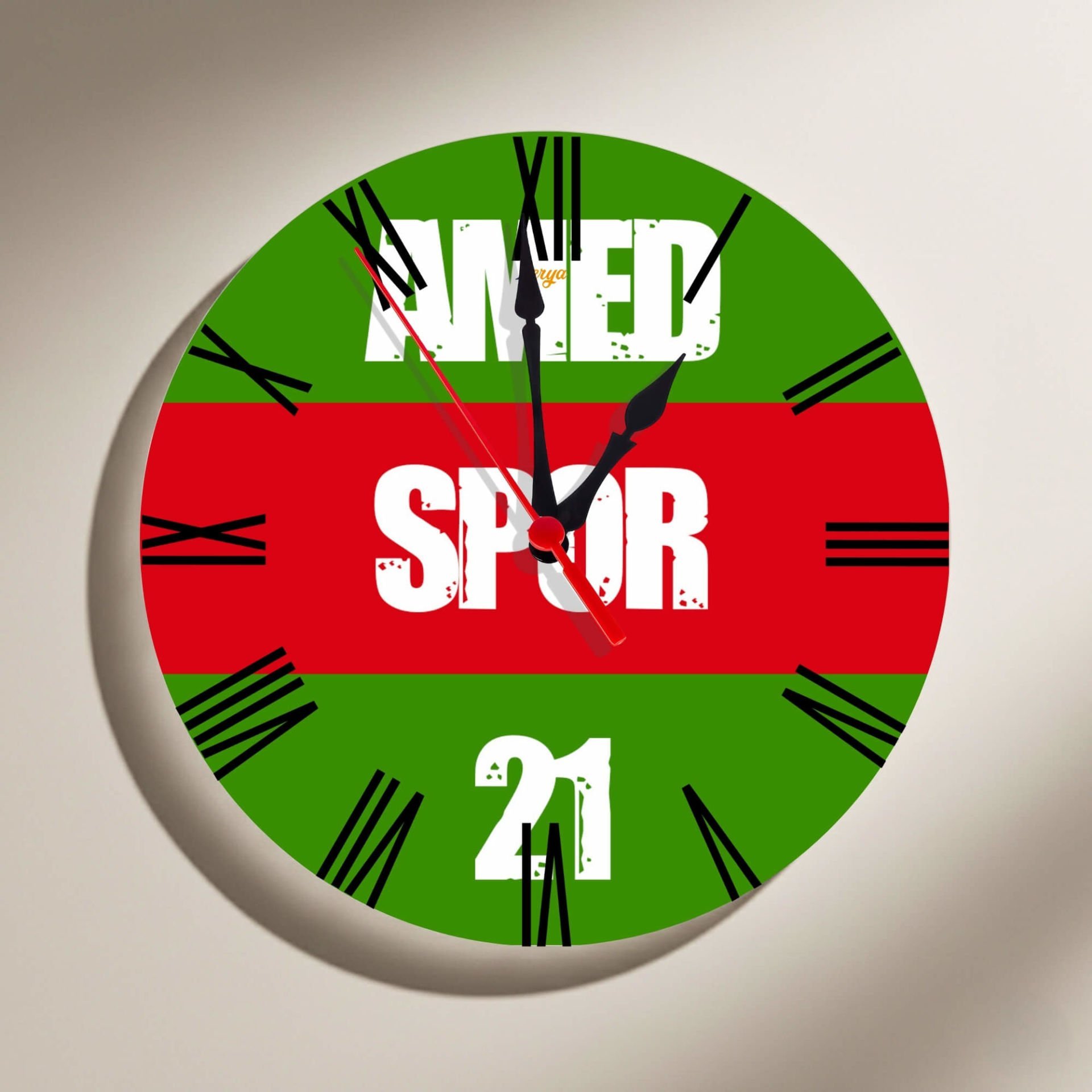 Amedspor Yeşil Kırmızı Tasarımlı Duvar Saati - Amed Spor Roma Rakamlı Saat