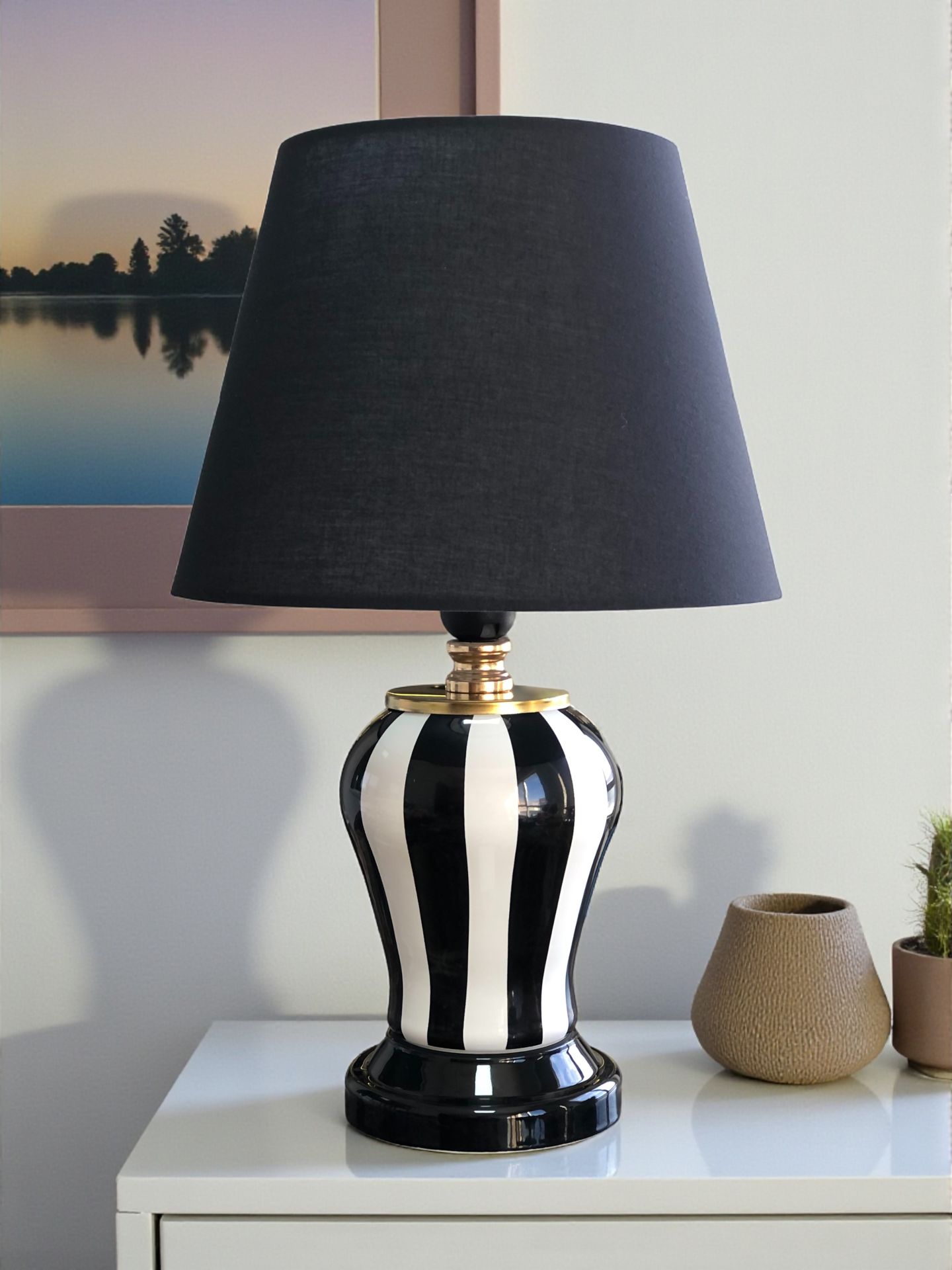Abajur Aydınlatma Şah Siyah Dik Çizgi Siyah Şapka Gold