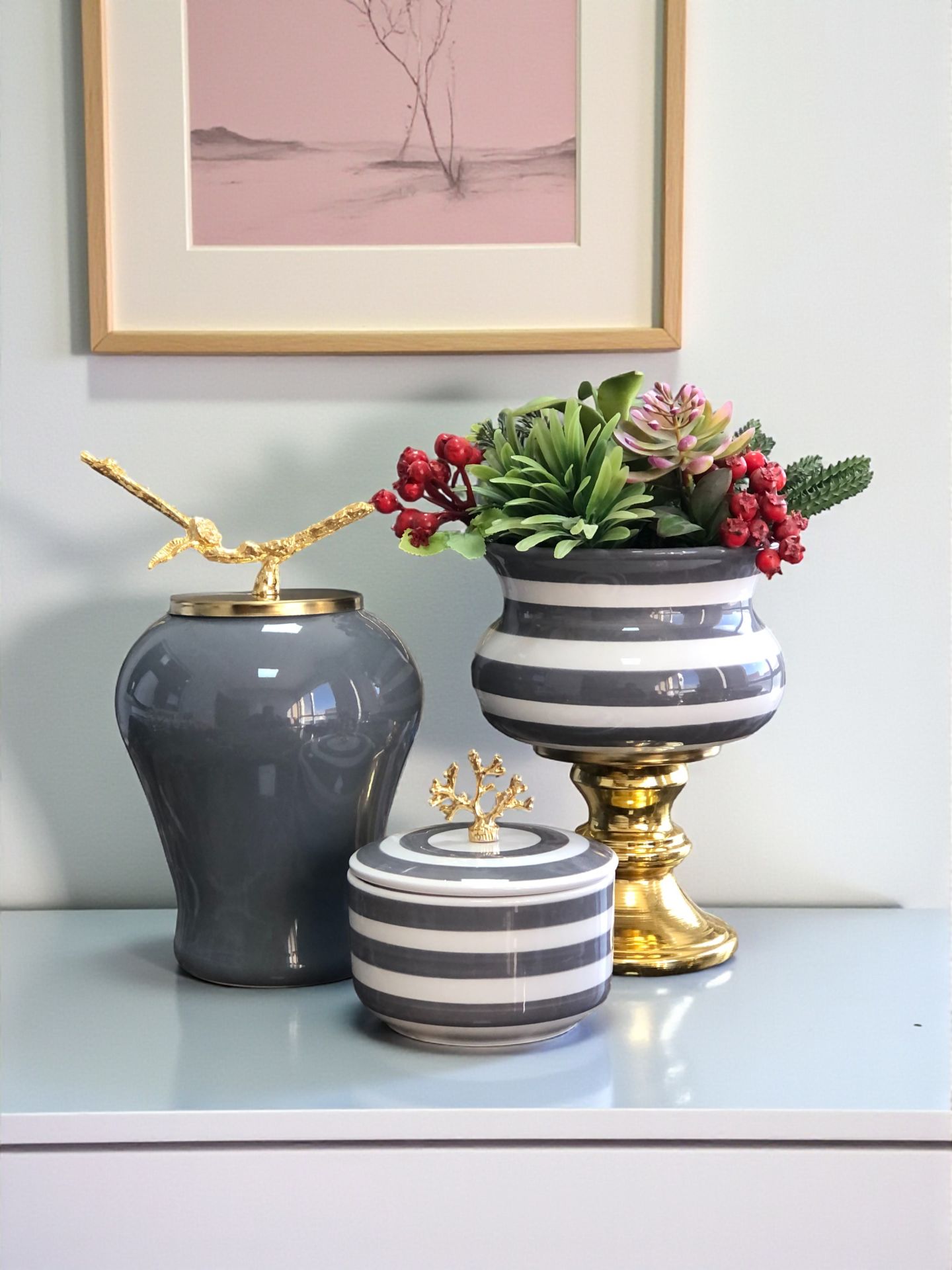 Dekoratif Obje SALON SETİ Gri Zebra Ayaklı Saksı Gri Şah Gri Zebra Kutu Gold