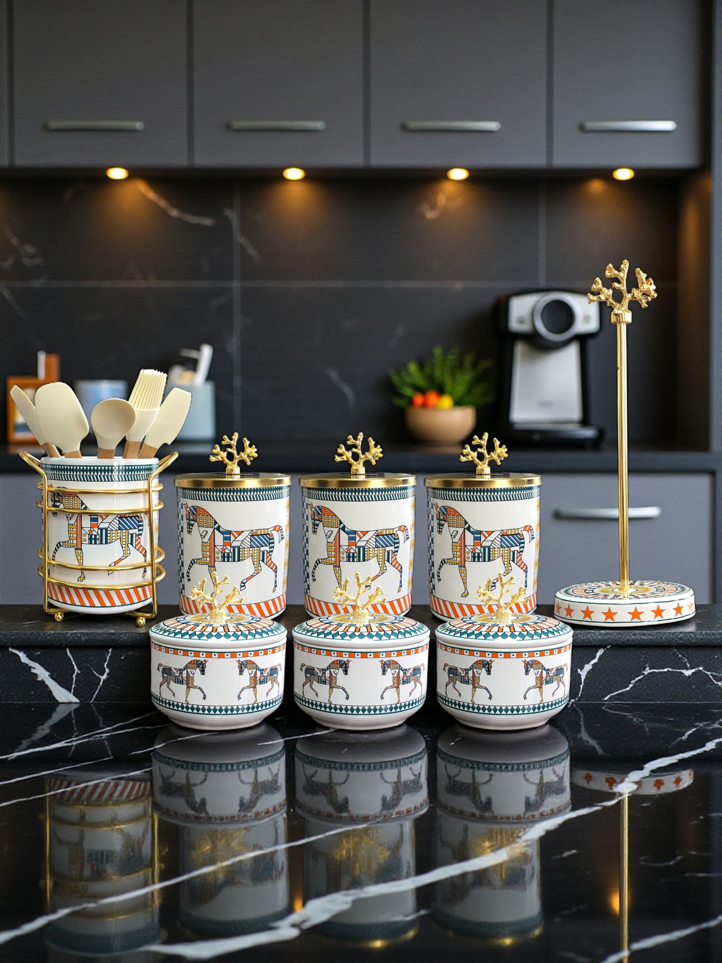 Mutfak Seti 103 Baharatlık Kahvaltılık Kağıt Havluluk Kaşıklık Herm At Desen Gold