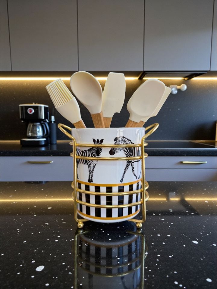 Mutfak Seti 103 Baharatlık Kahvaltılık Kağıt Havluluk Kaşıklık Zebra At Desen Gold