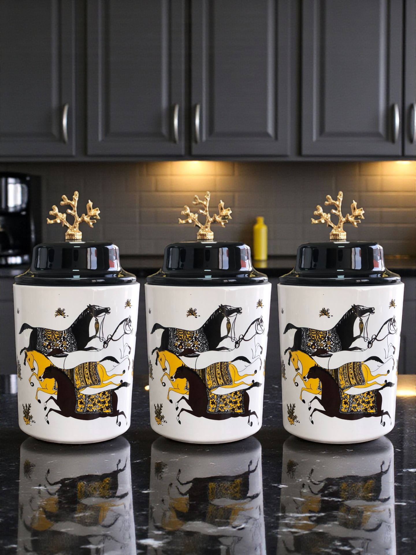 Baharatlık Silindir Seramik Kapaklı 3 lü Kahve Köşesi Koyu Herm Desen 750 ml Hacimli Gold