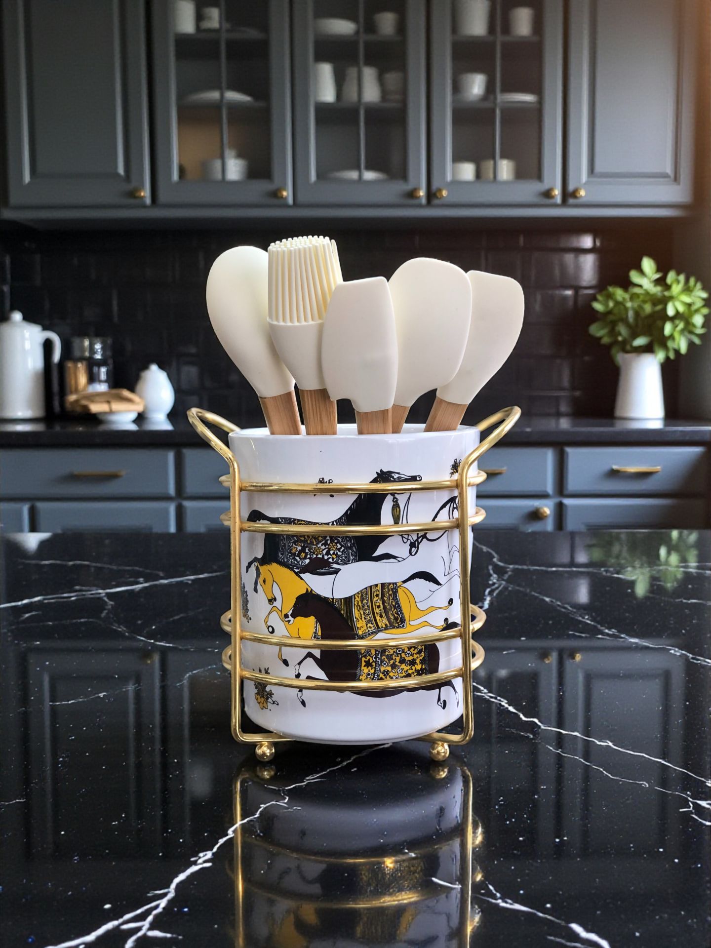 Mutfak Aksesuarı Seramik Kaşıklık Koyu Herm At Desen Gold