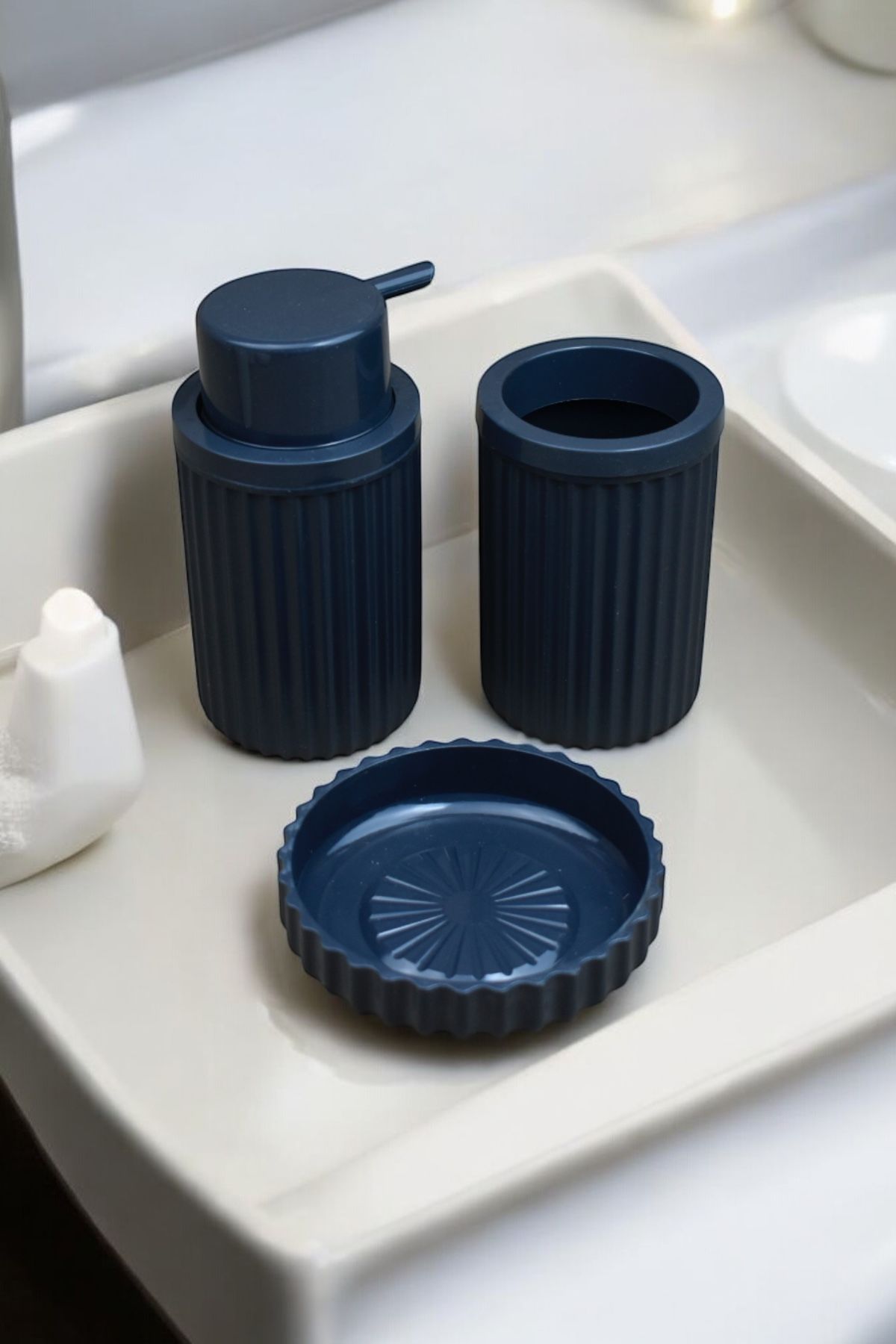 3 Parça Sert Plastik Banyo Seti/ Sıvı Sabunluk, Diş Fırçalık ve Katı Sabunluk-Siyah