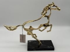 Gold Şahlanan At