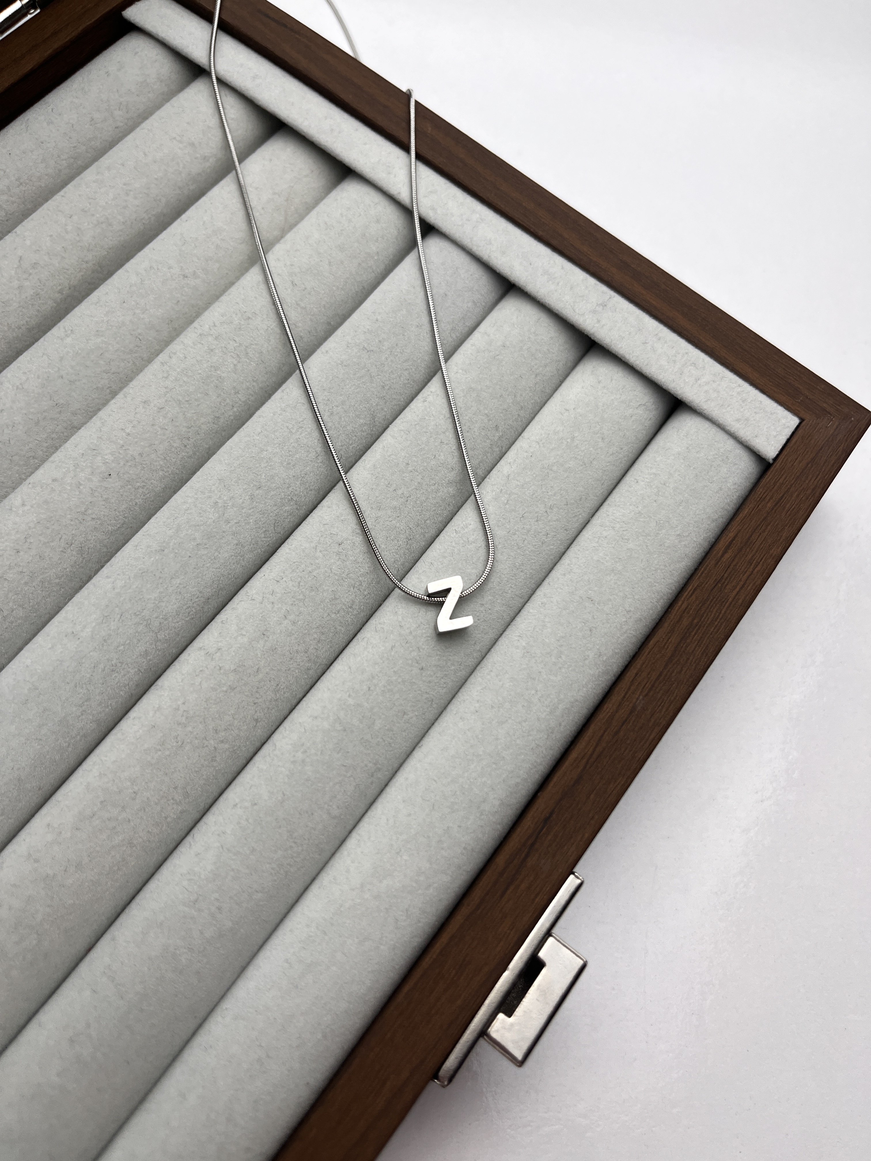 Gümüş Rengi Minimal  Model ‘Z' Harfli Çelik