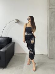 Askılı Kare Yaka Büzgülü Dizaltı Midiboy Batik Desenli Elbise Siyah - L