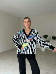 V Yaka Yazılı ve Dama Desenli Oversize Salaş Bol Kazak Standart