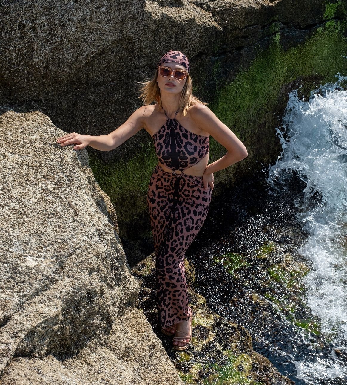 Ön ve Arka Tokalı Boneli Leopar Elbise Leopar - L