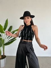 İnci Boncuklu Bisiklet Yaka Crop Triko Bluz Siyah - S-M