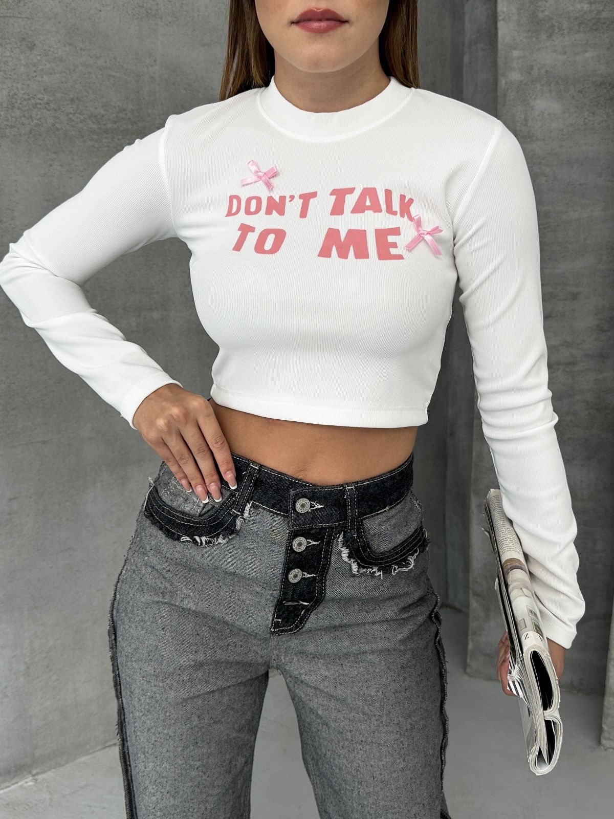 Bisiklet Yaka Yazılı Baskılı Fiyonklu Crop Bluz Beyaz-Fiyonklu - L