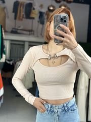 Metal Tokalı Göğüs Dekolteli Bluz