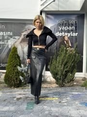 Metal Kemerli Yırtmaçlı Deri Etek