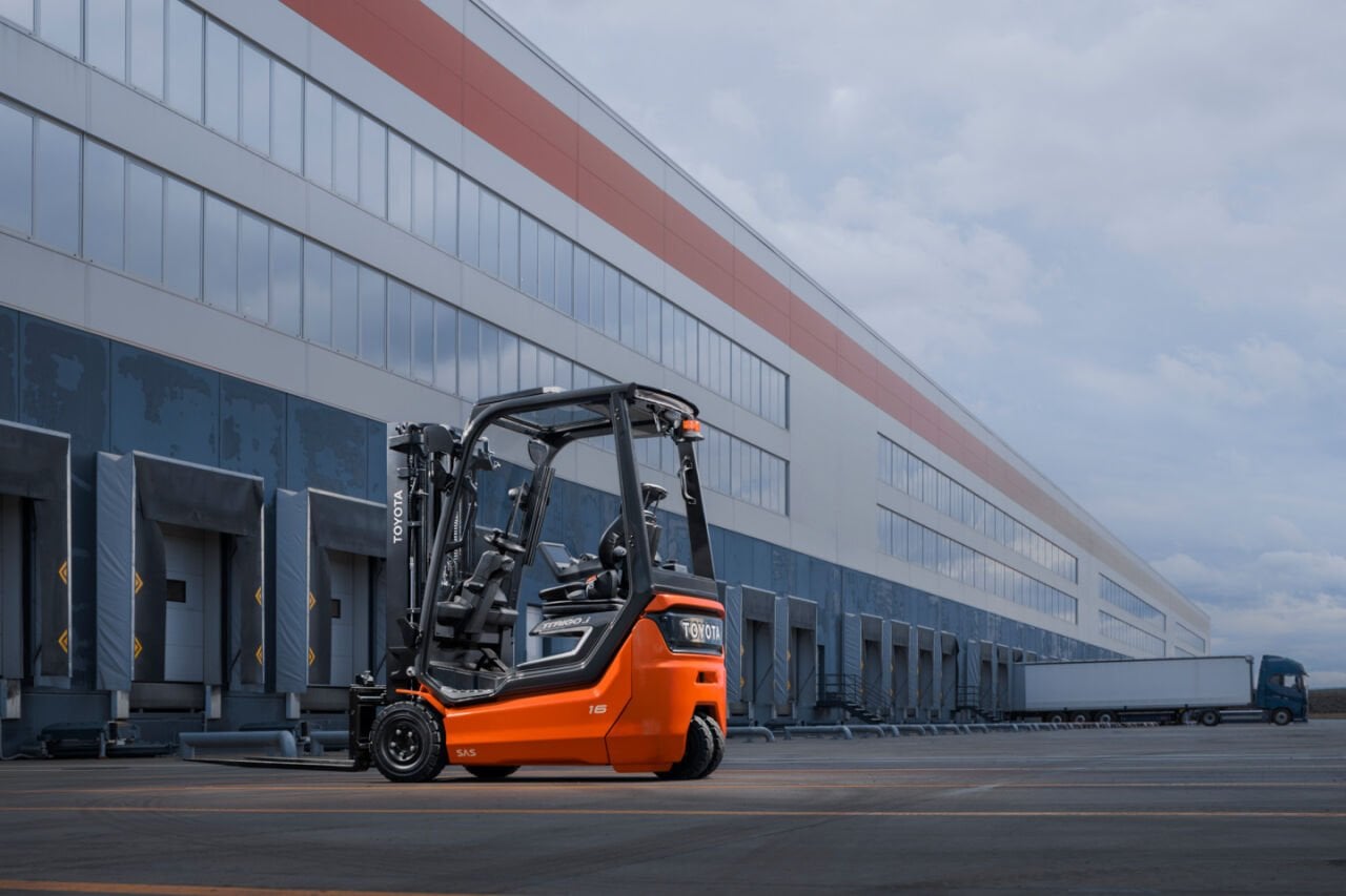 Depo Operasyonlarınızda Verimliliği Zirveye Taşıyın: Toyota Traigo 48 Elektrikli Forklift
