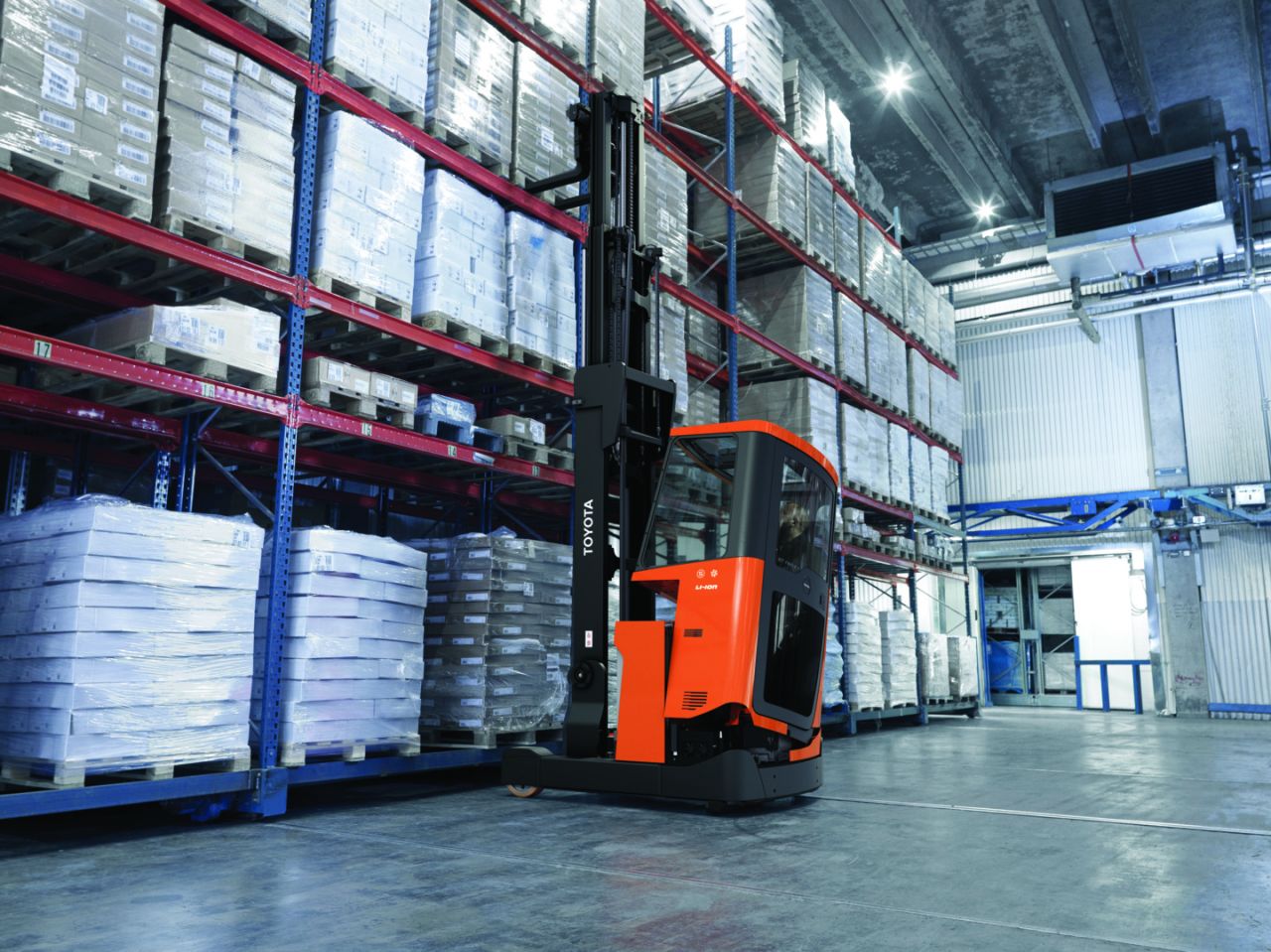 Deponuzda Alan Yaratma Sanatı: Neden Bir Reach Truck'a İhtiyacınız Var?