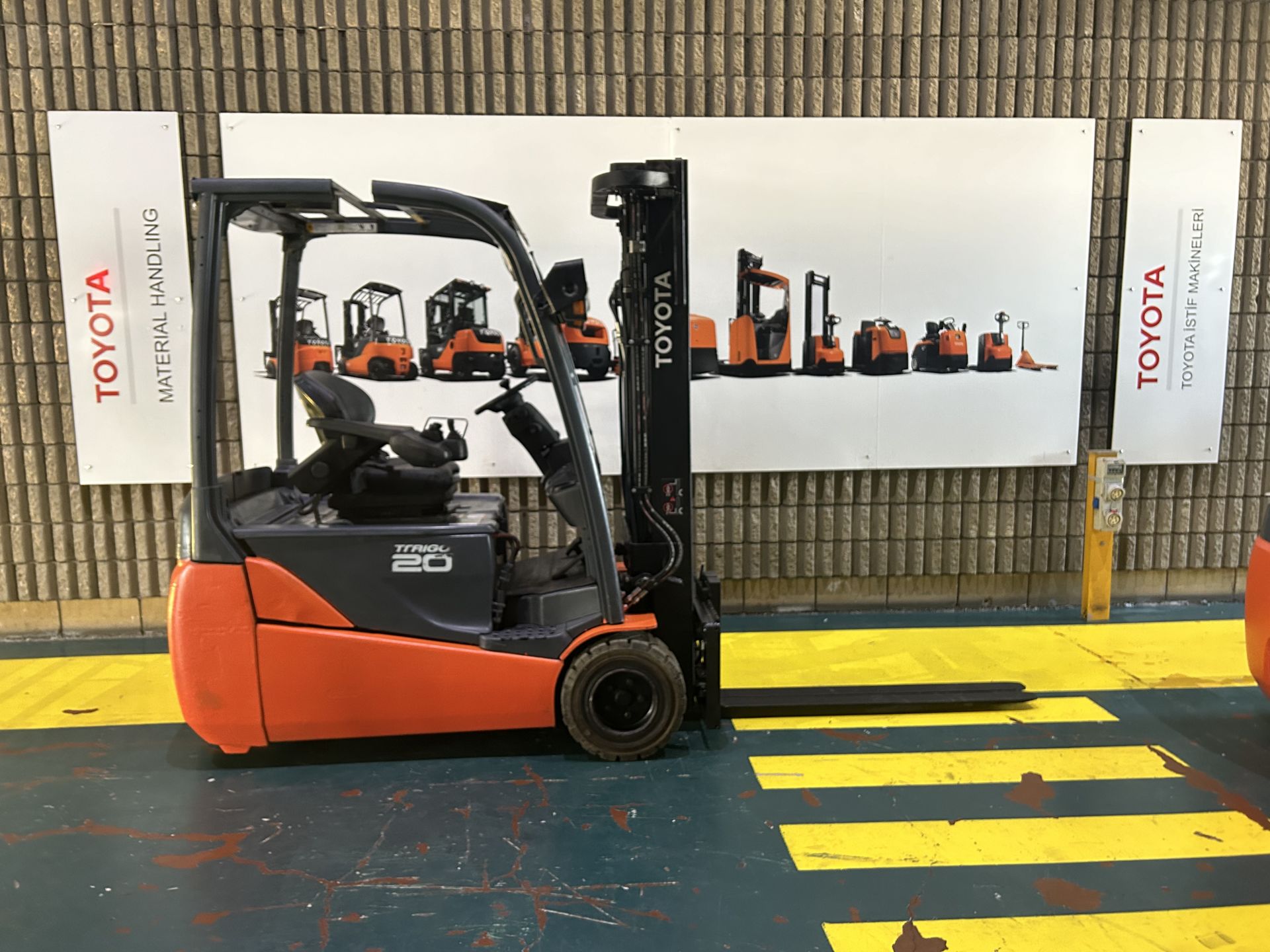 Toyota Traigo 48V 8BET20 3 Tekerlekli Elektrikli Forklift