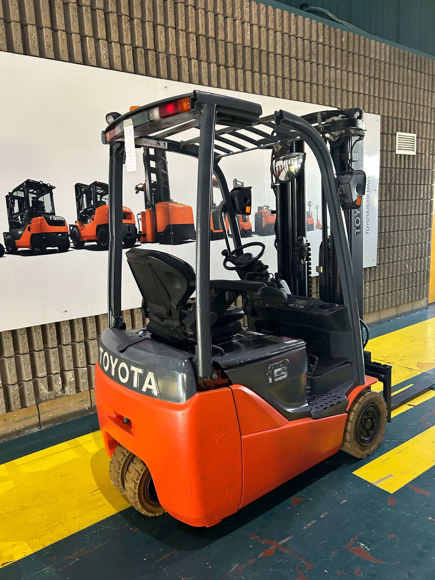 Toyota Traigo24 8FBES15T 3 Tekerlekli Elektrikli Forklift