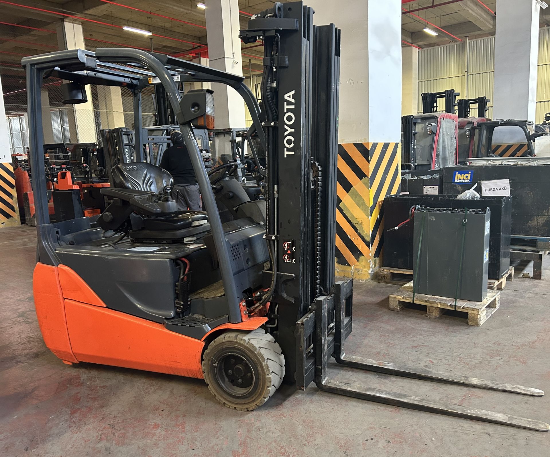Toyota Traigo 48V 8BET20 3 Tekerlekli Elektrikli Forklift