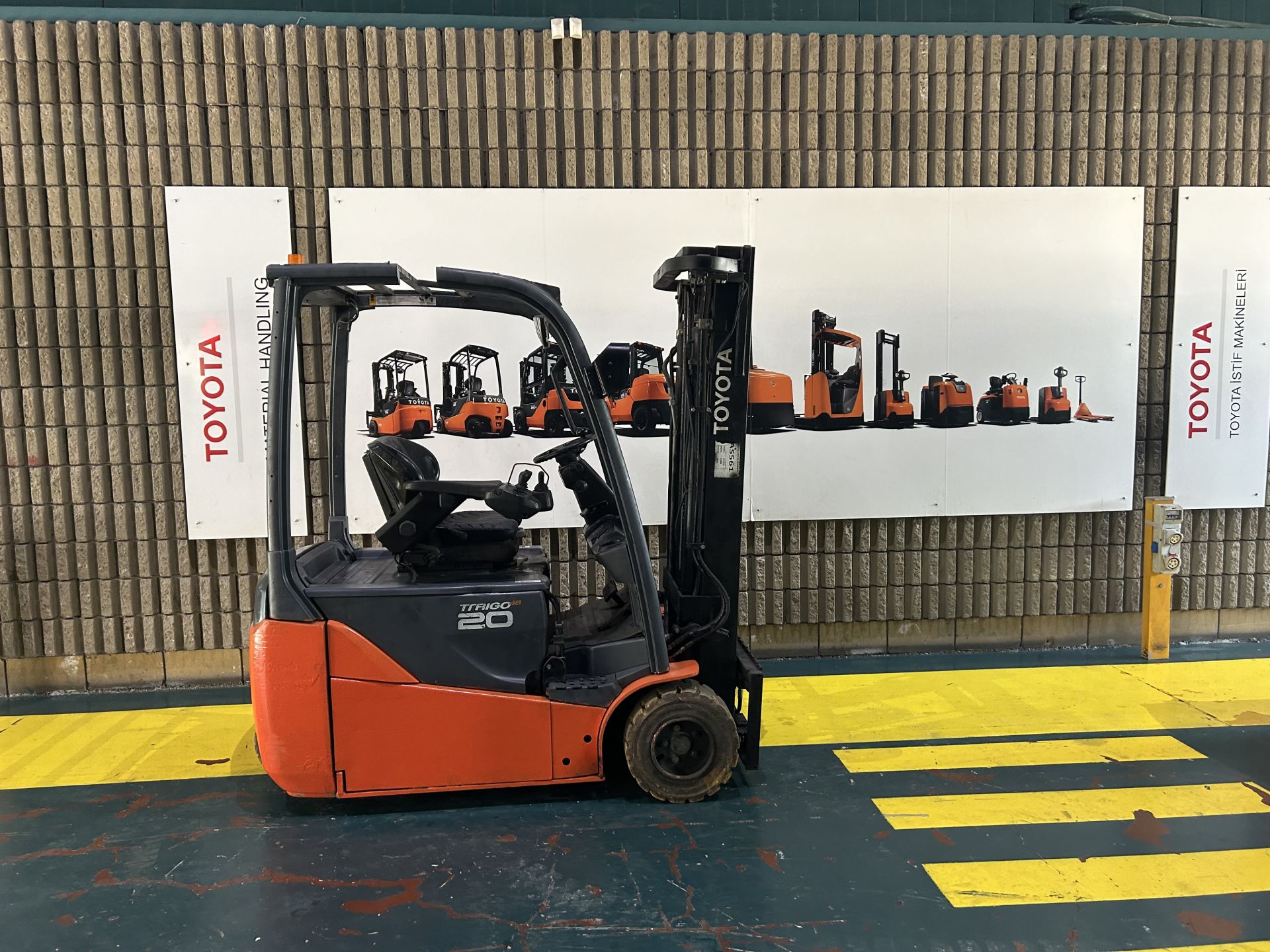 Toyota Traigo 48V 8BE20T 3 Tekerlekli Elektrikli Forklift