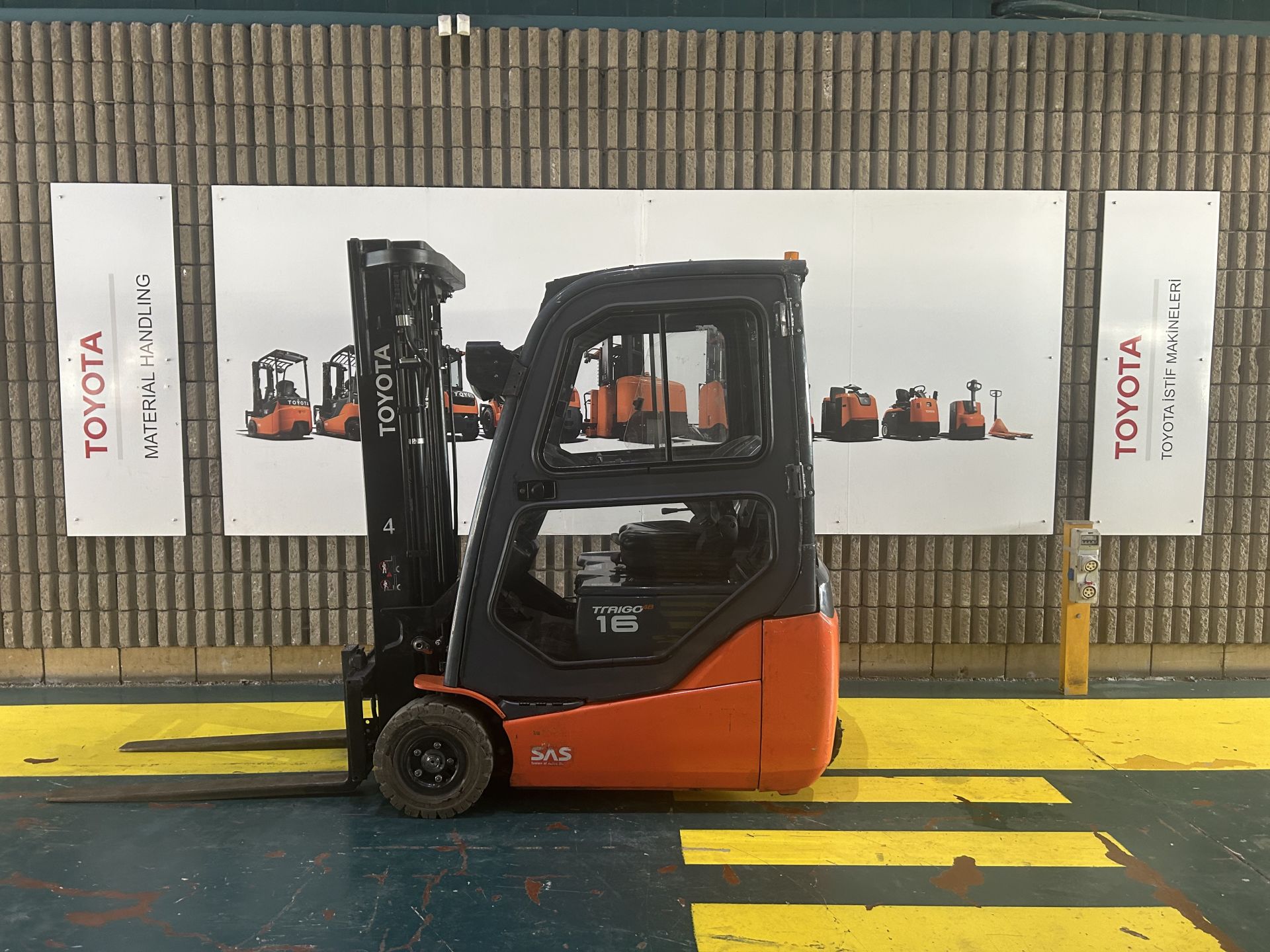 Toyota Traigo 48V 8FBEK16T 3 Tekerlekli Elektrikli Forklift