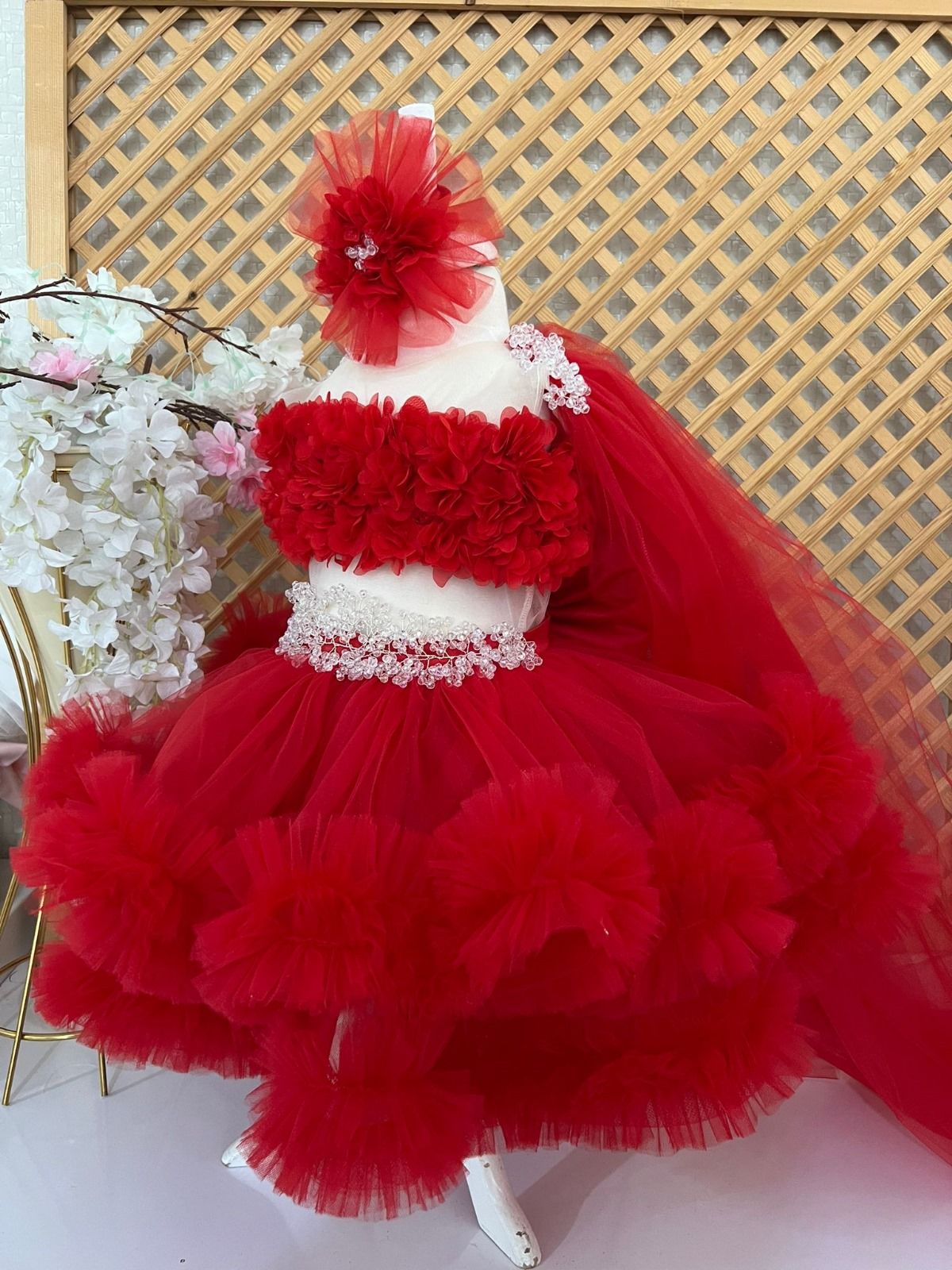 Kırmızı Çiçekli Elbise