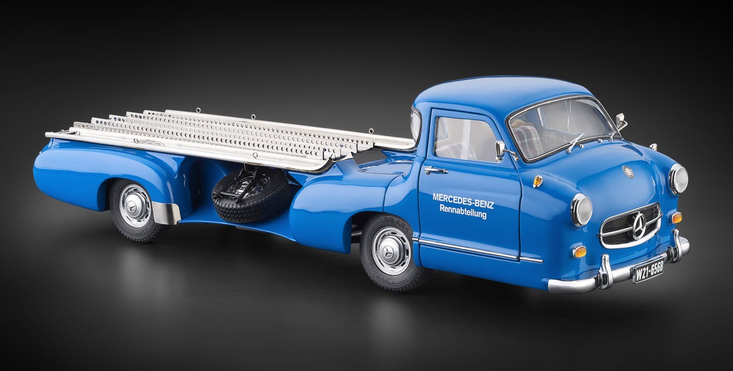 CMC Mercedes Benz 1954 Renntransporter Model 1/18