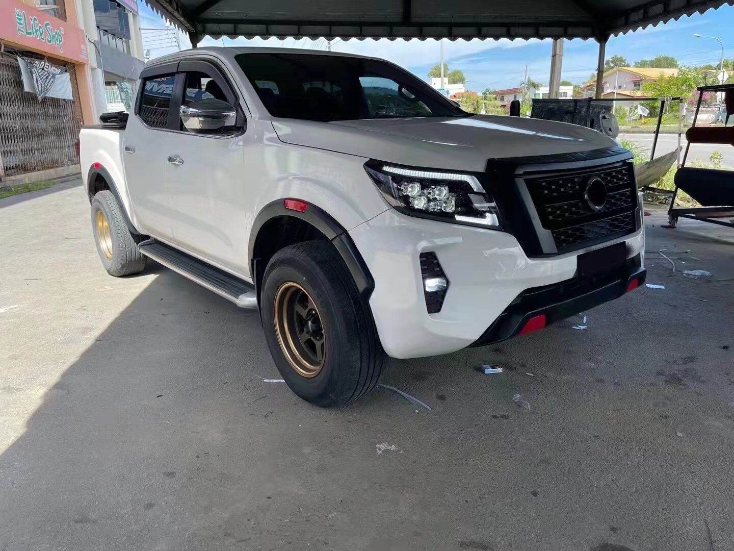 Nissan Navara 2015+ Np300 Uyumlu 2022 Facelift Body Kit Led Farlı Model İçin