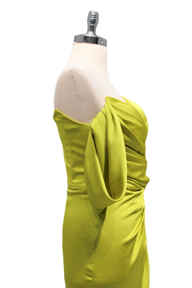 Hot Contact Yağ Yeşili Düşük Kol Straplez Drapeli Yırtmaçlı Açık Elbise