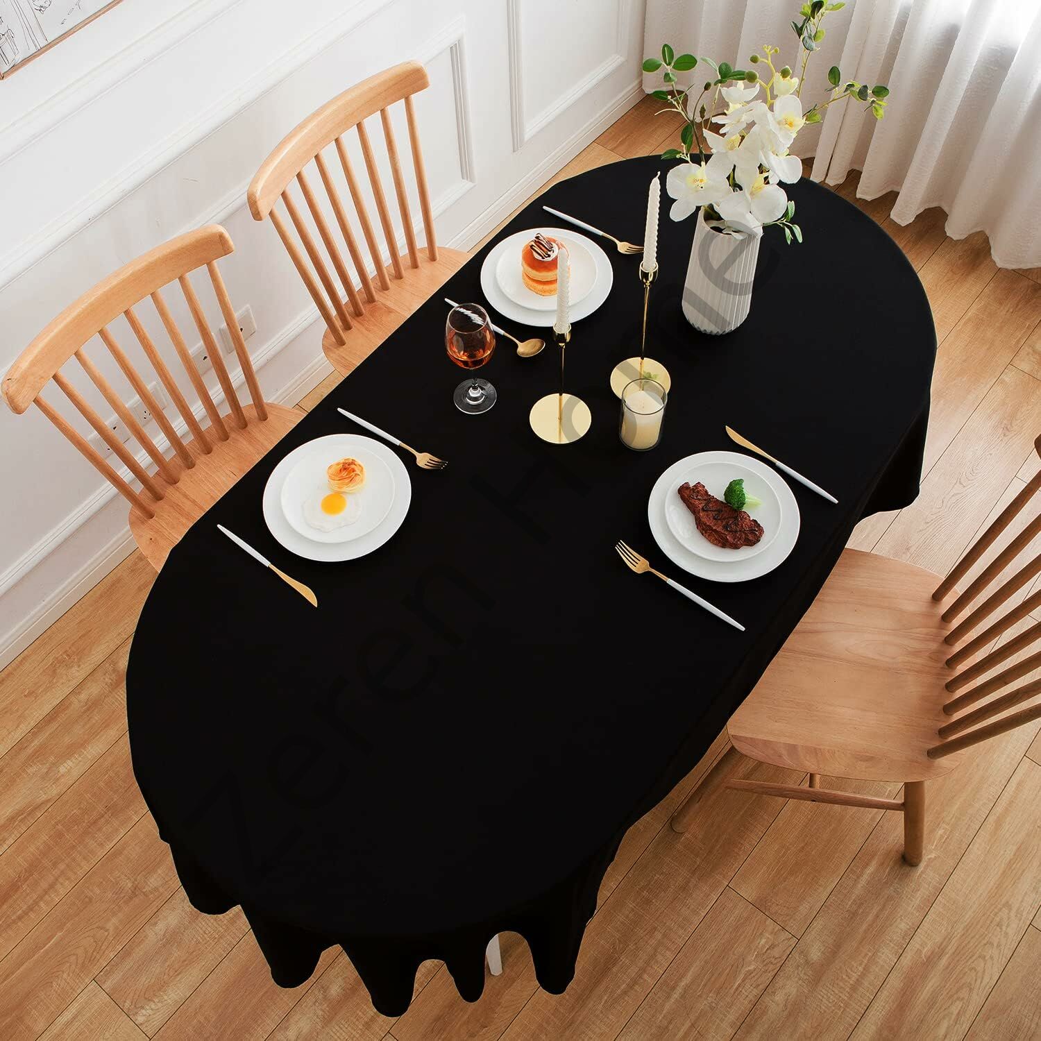 Zeren Home Sıvı Geçirmez Dertsiz Oval Masa Örtüsü Siyah