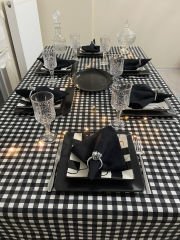 Zeren Home Sıvı Geçirmez Dertsiz Masa Örtüsü Küp Kareli Siyah