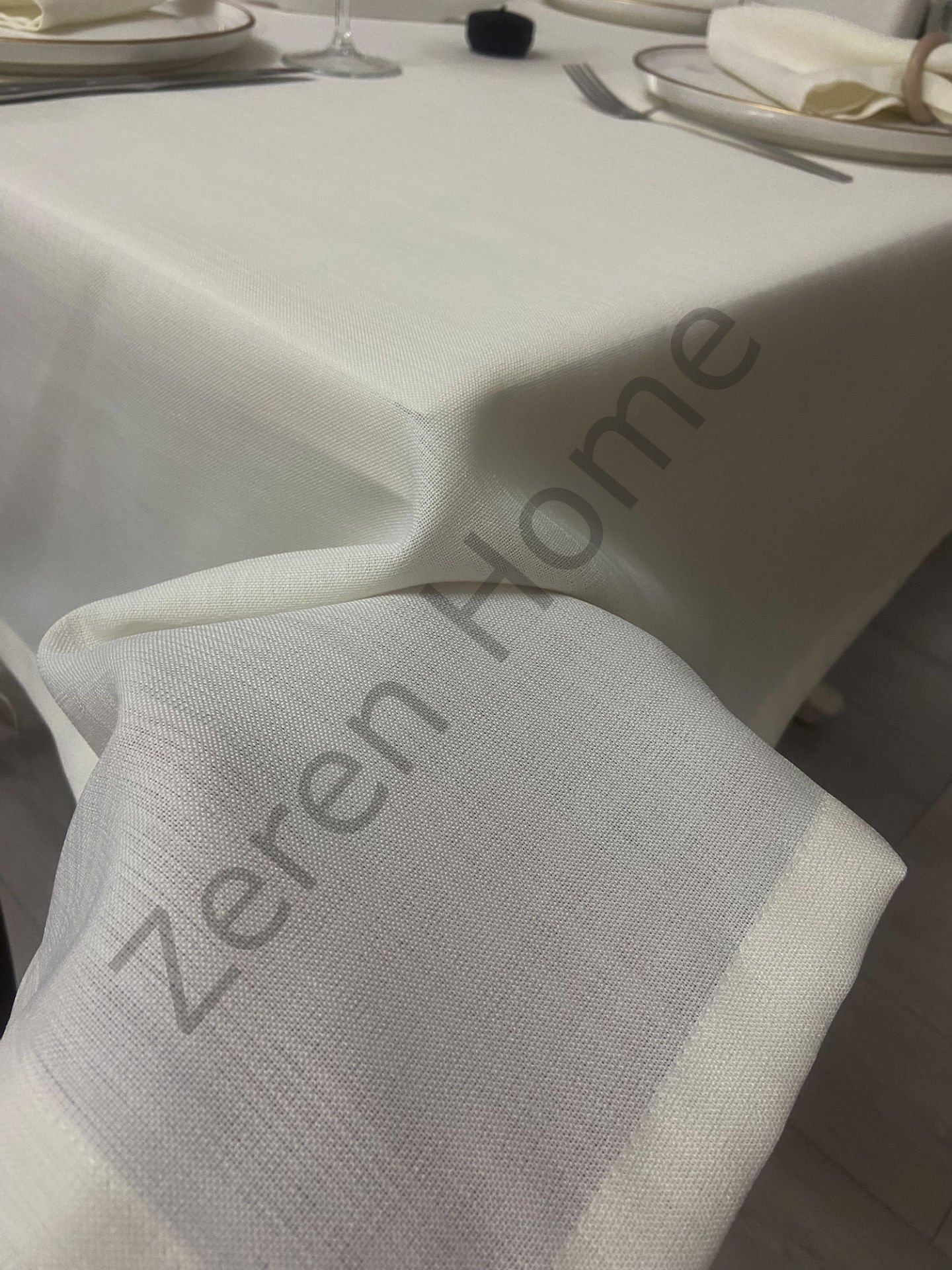 Zeren Home Keten Görünümlü Dertsiz Masa Örtüsü 13 Parça Krem