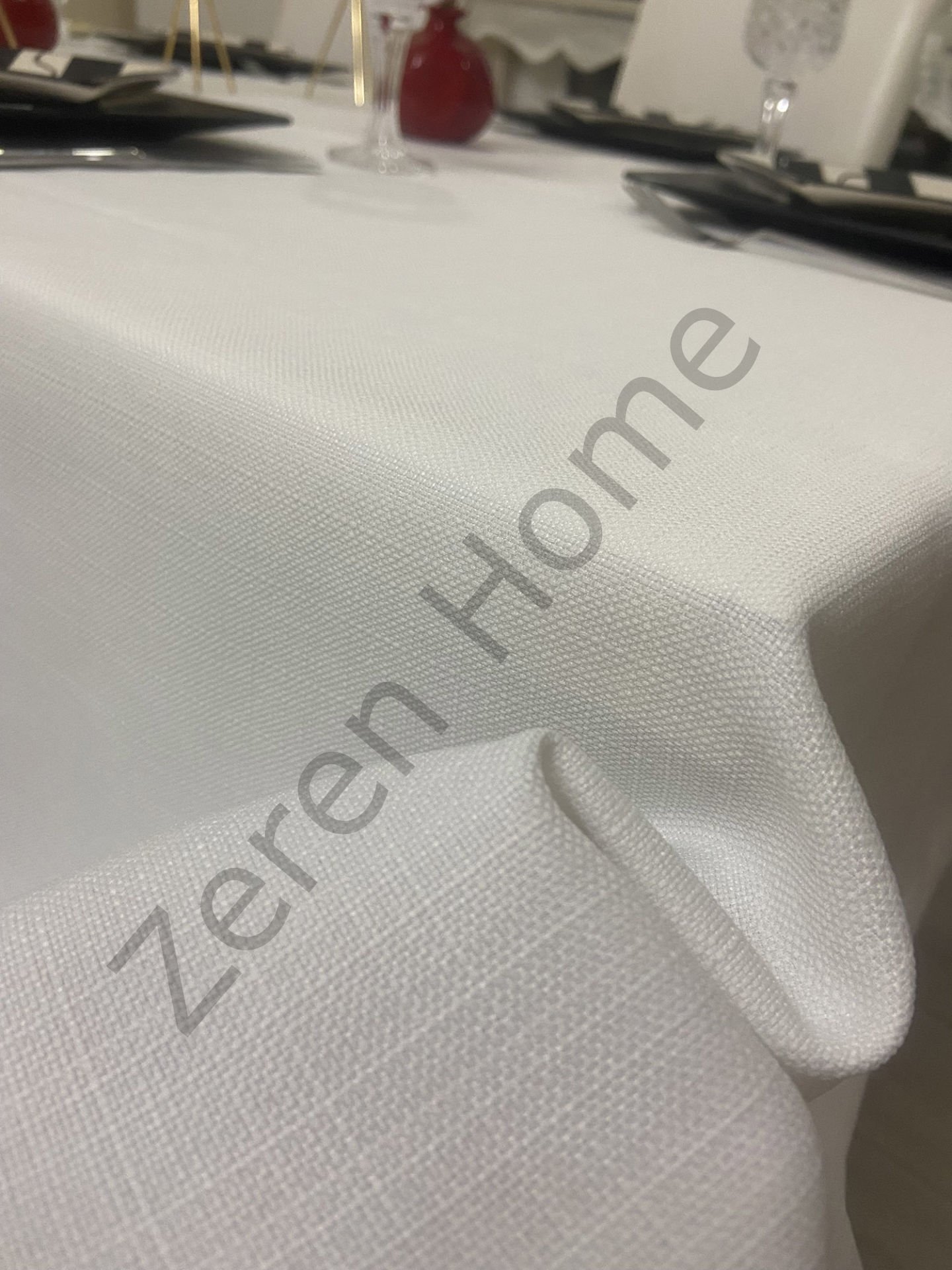 Zeren Home Kendinden Desenli Dertsiz Masa Örtüsü