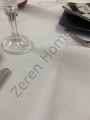 Zeren Home Kendinden Desenli Dertsiz Masa Örtüsü