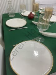 Zeren Home Sıvı Geçirmez Dertsiz Masa Örtüsü Koyu Yeşil